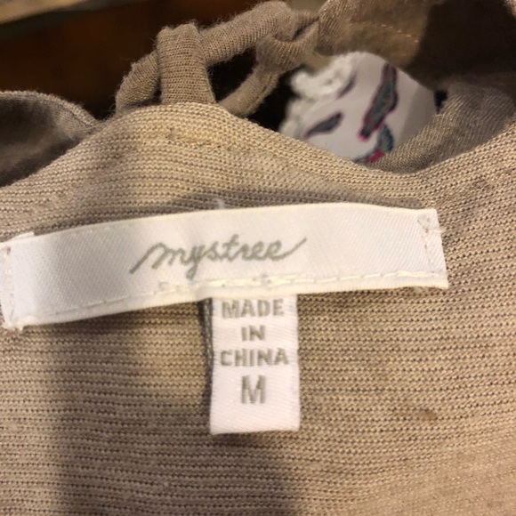 Cute comfy top with bottom fringe lace design. - Picture 5 of 5